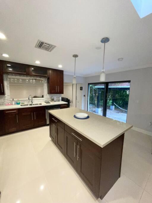 Modern Miami Oversized 3 Bedroom In Central Location Dış mekan fotoğraf