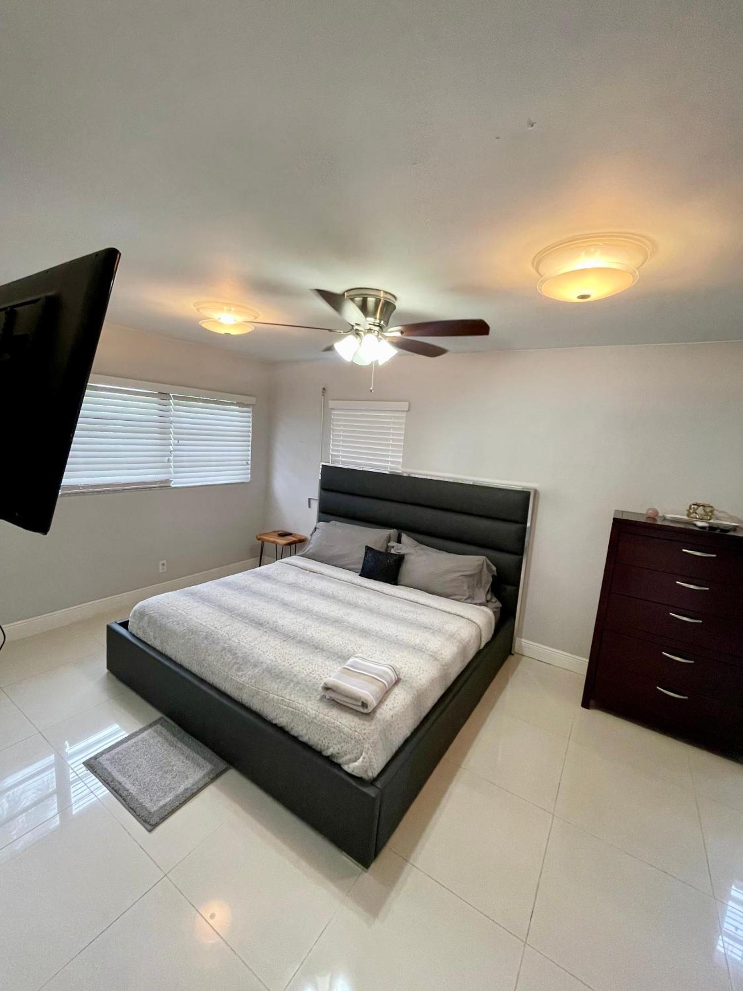 Modern Miami Oversized 3 Bedroom In Central Location Dış mekan fotoğraf
