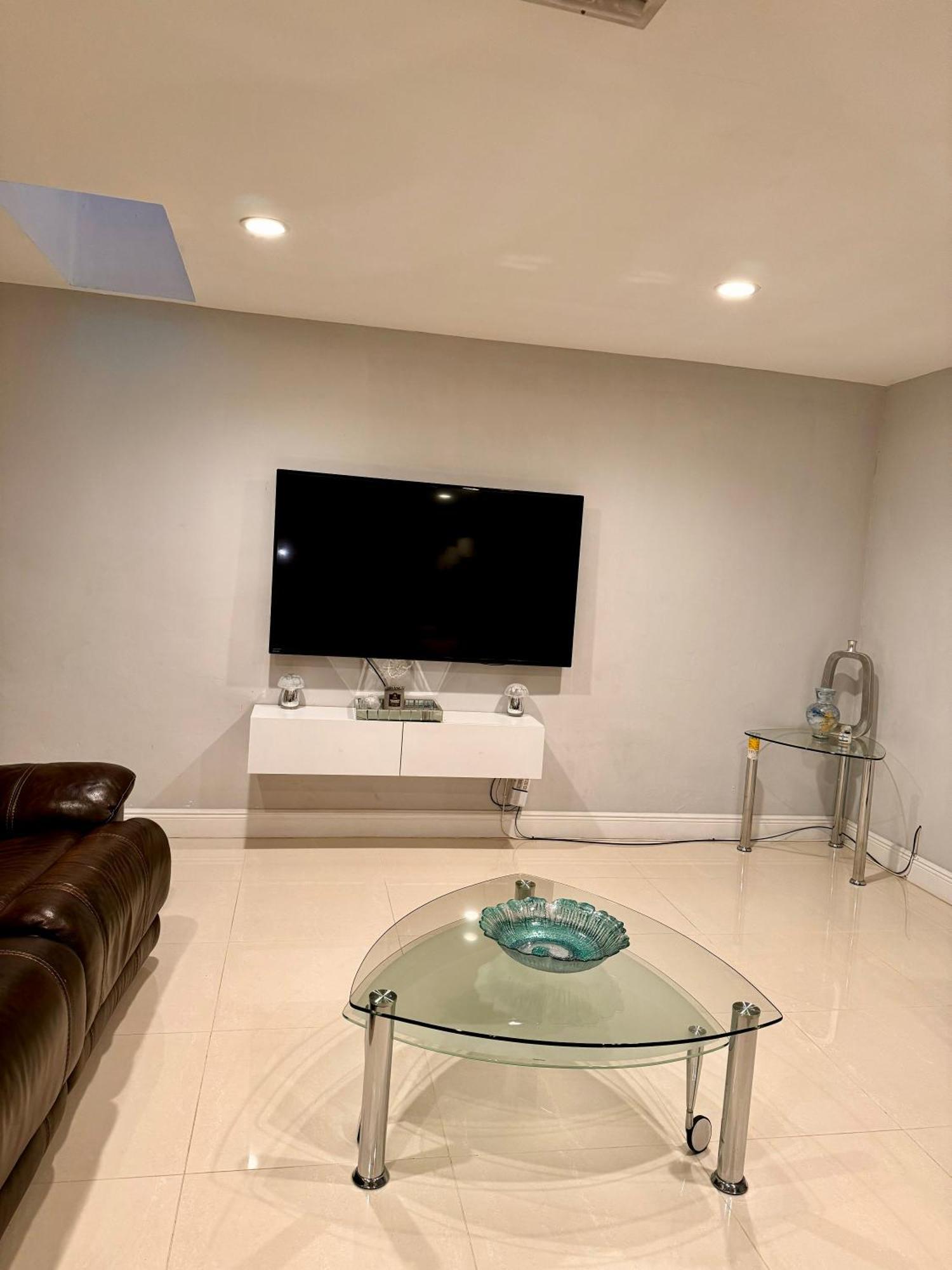 Modern Miami Oversized 3 Bedroom In Central Location Dış mekan fotoğraf